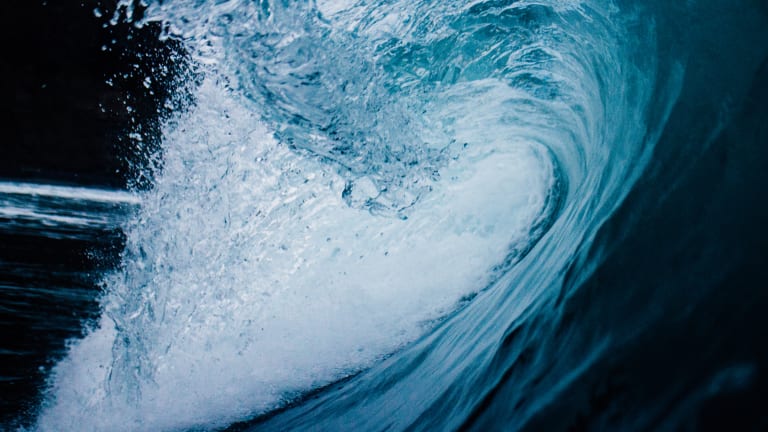 Fall in Awe of These Mesmerizing Wave Cinemagraphs