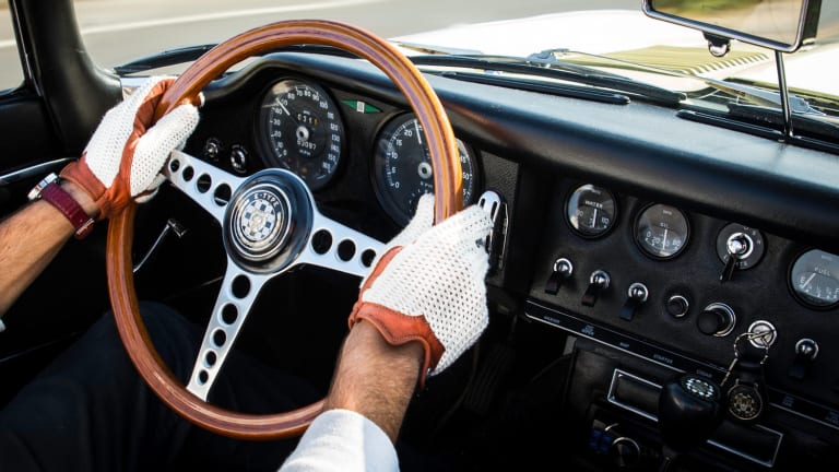 5 Essential Driving Gloves for Fall Excursions