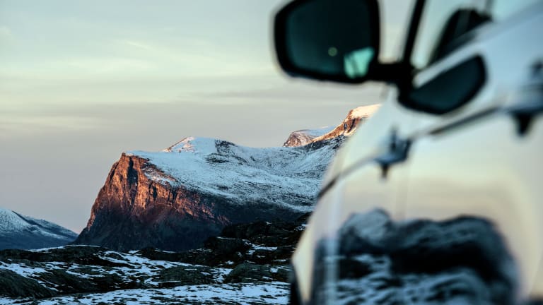40 Incredible Photos of a Range Rover Tour Through Norway