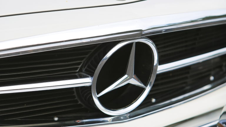 This 1971 Mercedes-Benz 280 SL 'Pagoda' Is the Vintage Car Dream