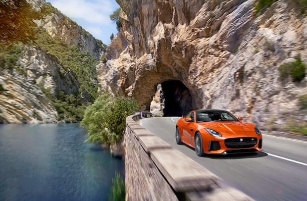 Jag_FTYPE_SVR_Coupe_Location_170216_07_(126545).jpg