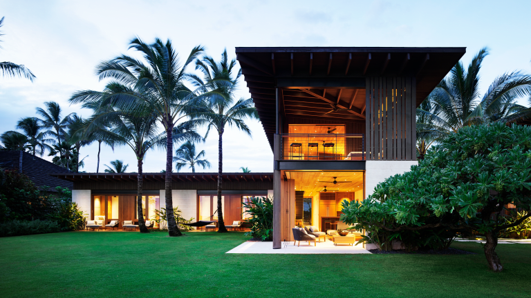 Walker Warner Architects Debuts Stunning New Hawaiian Beach House