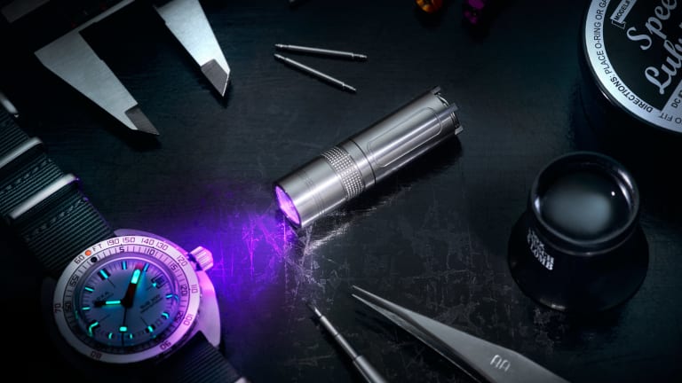 Uv store light watch