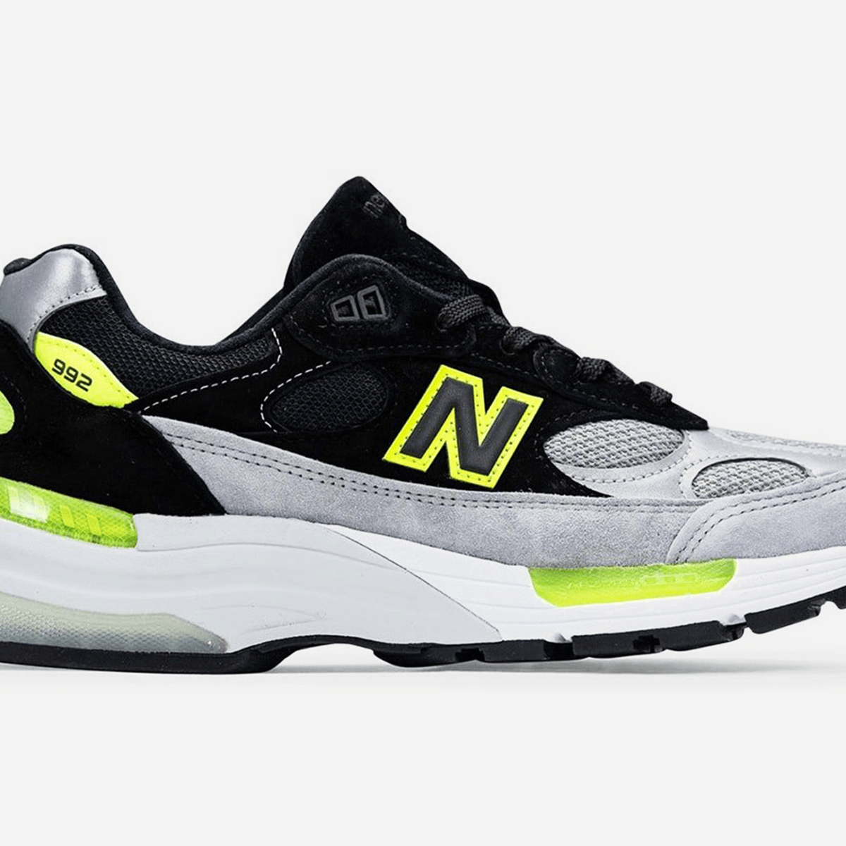 tenedor recuperar Compulsión New Balance Adds a Blast of Neon Green to the 992 Sneaker - Airows