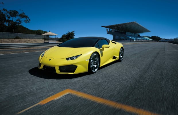 Yellow Sure Looks Sexy In This Lamborghini Huracán Video