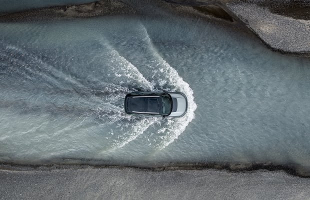 Watch the Land Rover Discovery SVX Go (Extremely) Off-Road
