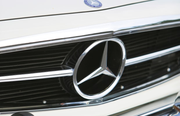 This 1971 Mercedes-Benz 280 SL 'Pagoda' Is the Vintage Car Dream