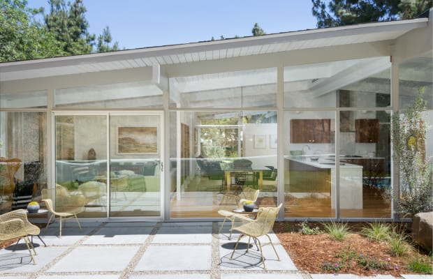 This Mid-Century Modern Kitchen Cooks Up a Storm