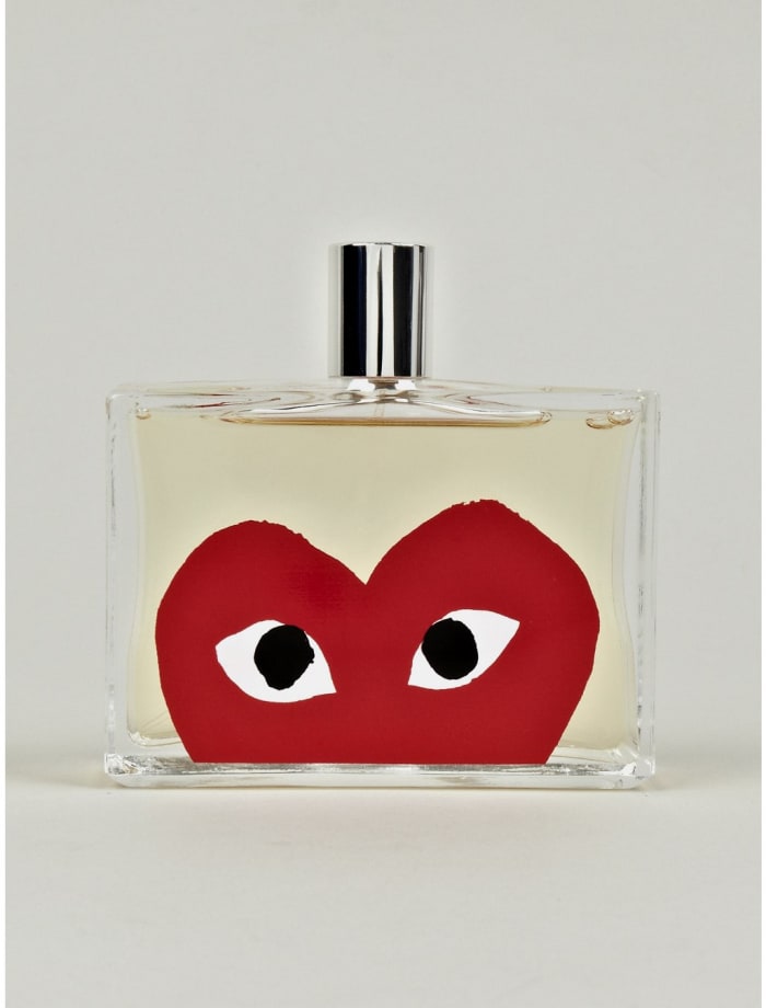 Come des garcons. Comme des garcons духи Red. Comme des garcons Play духи. Духи красное сердце. Comme des garcons Play Red.