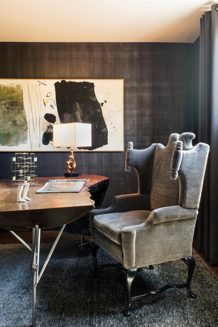 This Dark and Moody Workspace Is the Ideal Home Office - Airows