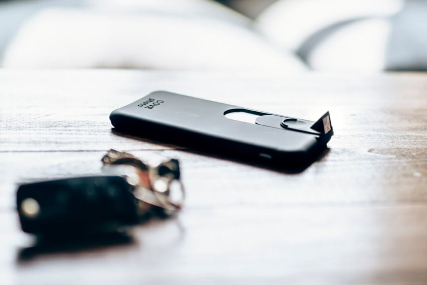 COVR iPhone Case Lets You Secretly Take Photos - Airows