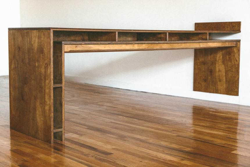 This Stunning Desk Will Instantly Upgrade Any Office Airows