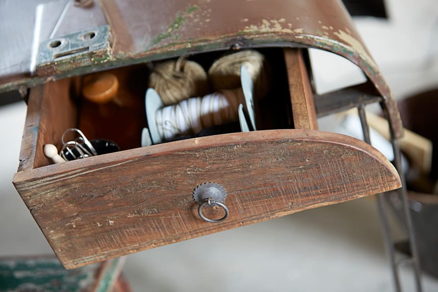 Design Geniuses Made Desk Out of a Recycled Jeep Hood - Airows