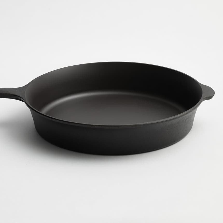 This Cast Iron Skillet Is Lighter Than a MacBook and 30 Off Airows