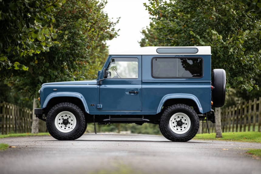 Car Porn: Custom 1989 Land Rover Defender - Airows