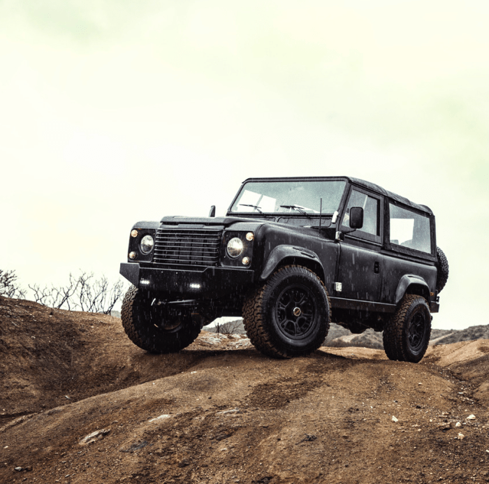 ICON Land Rover Defender 90 = THE COOLEST - Airows