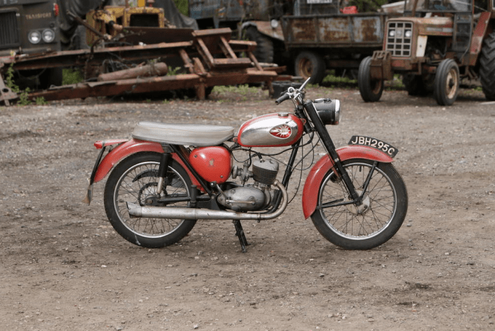 45 Classic British Motorcycles Found In A Barn Are Being Auctioned Off ...