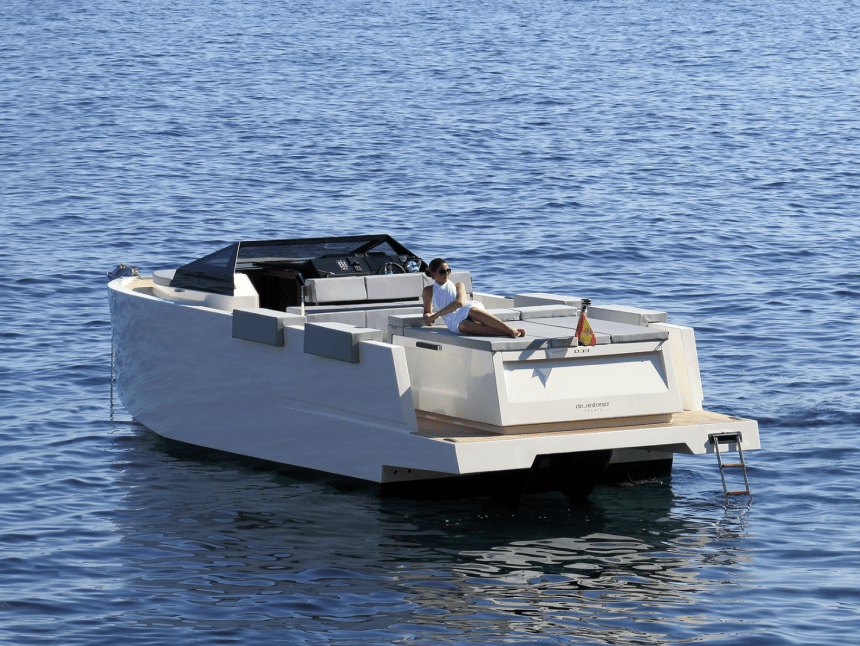 The Sporty D33 Yacht Is The Ultimate Summer Toy - Airows