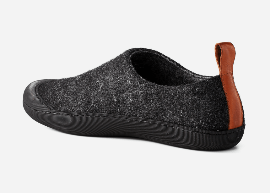 The Score: Some of the Best Indoor/Outdoor Slippers are On Sale Now ...