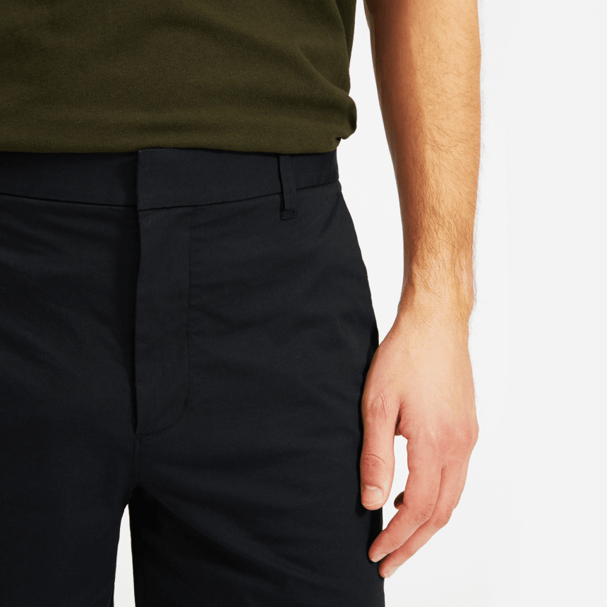 Everlane's New Air Chino Shorts are Made to Move - Airows