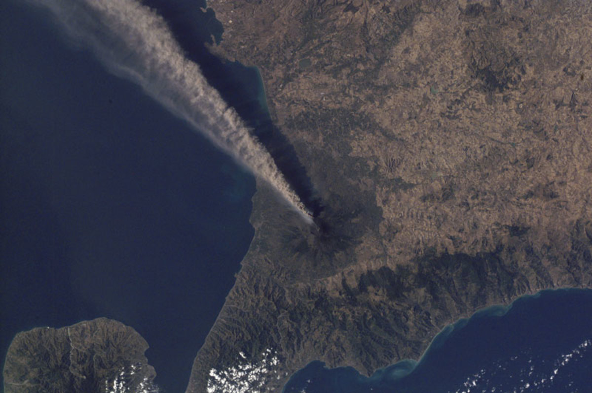 mt-etna-sicily-italy-volcano-from-space-aerial-nasa