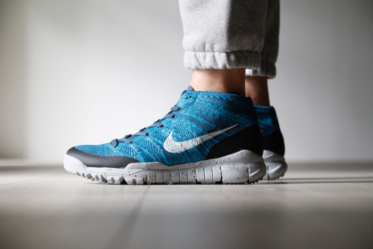 a-closer-look-at-the-nike-flyknit-trainer-chukka-fsb-squadron-blue-1
