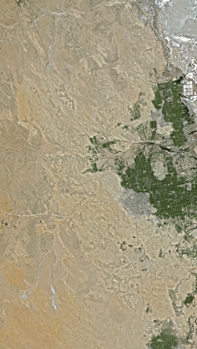r715_39_satellite_image_spot5_2.5m_chott_melrhir_algeria_2004