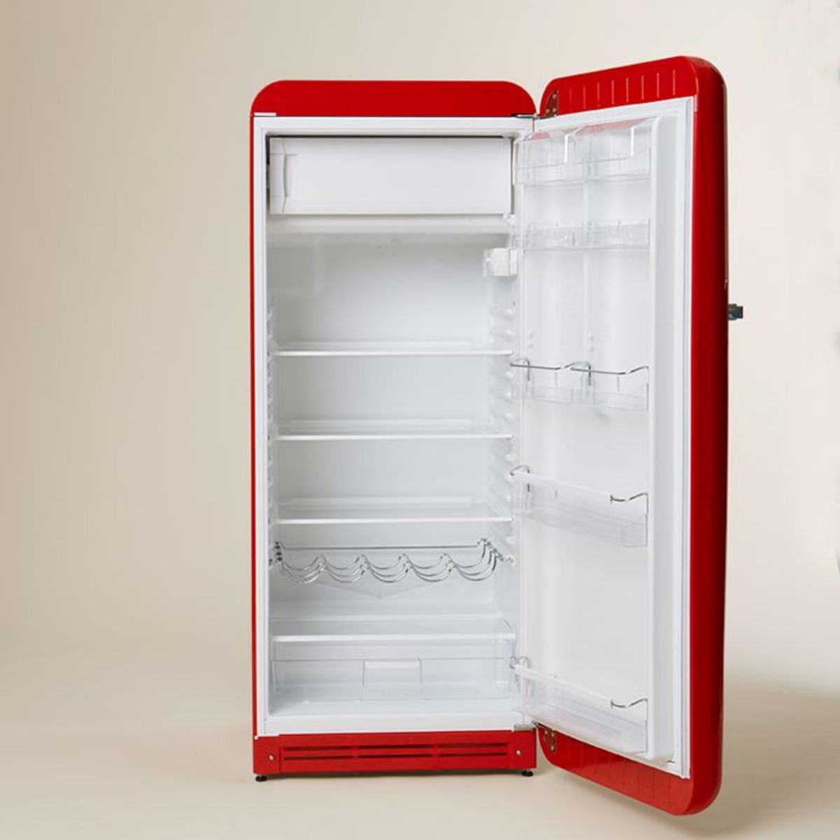 Vintage Inspired Italian Refrigerator by SMEG Airows