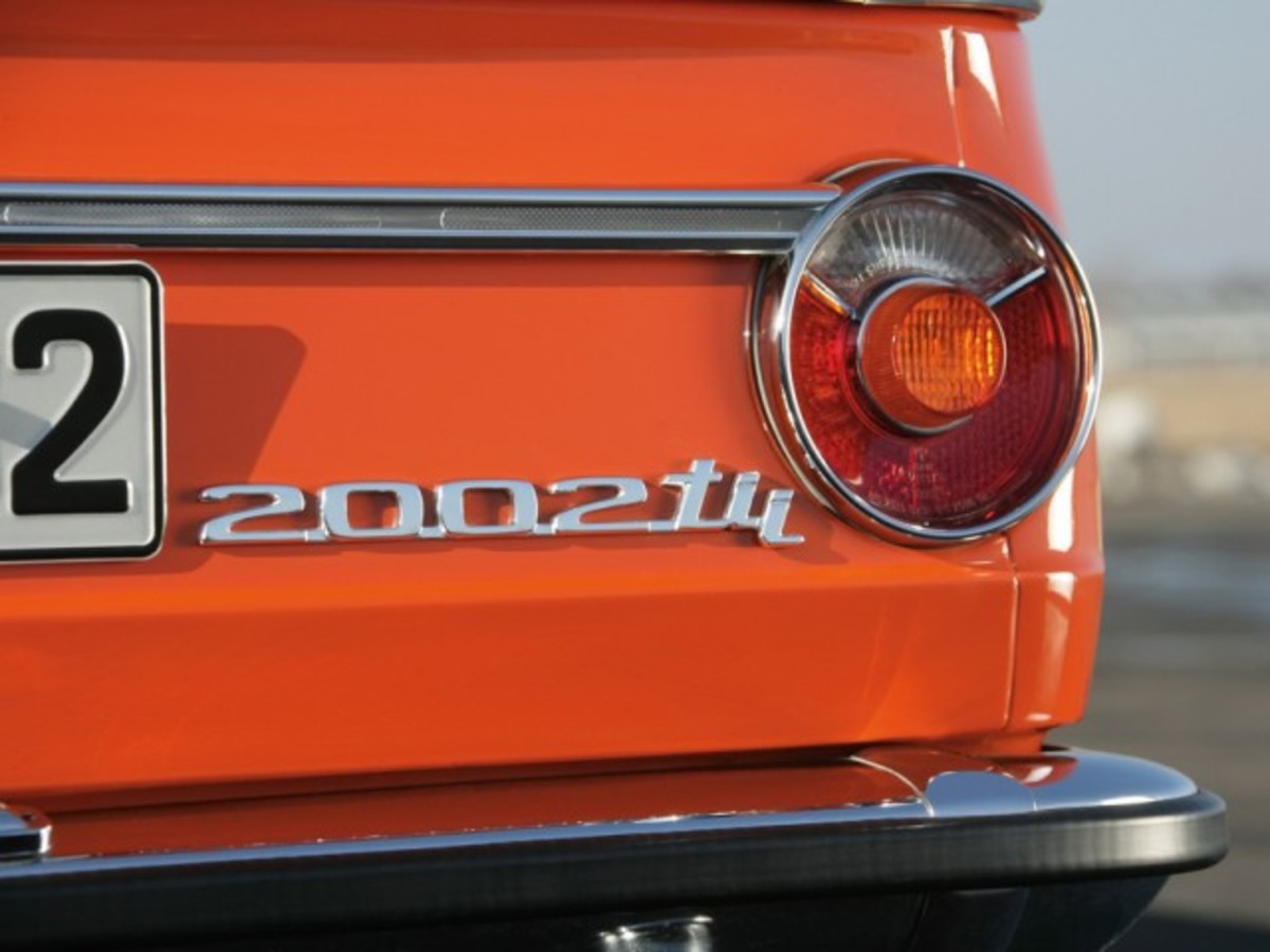 BMW-2002-tii-Reconstructed-Rear-Light-1920x1440-640x480