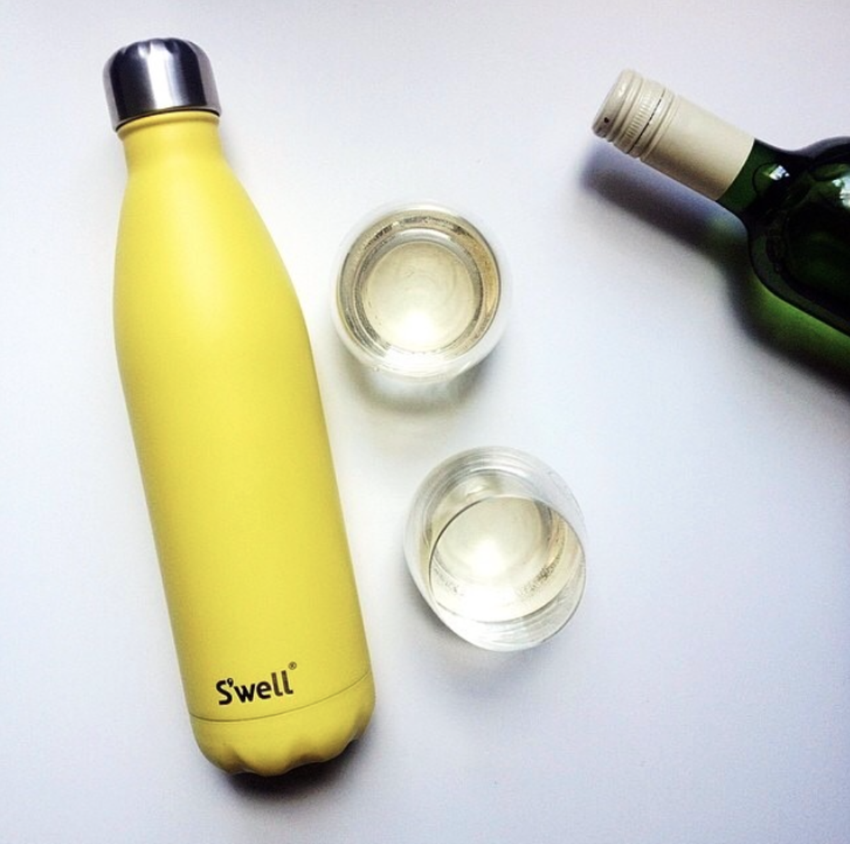This Water Bottle Keeps Your Drinks Cold For 24 Hours And Hot For 12