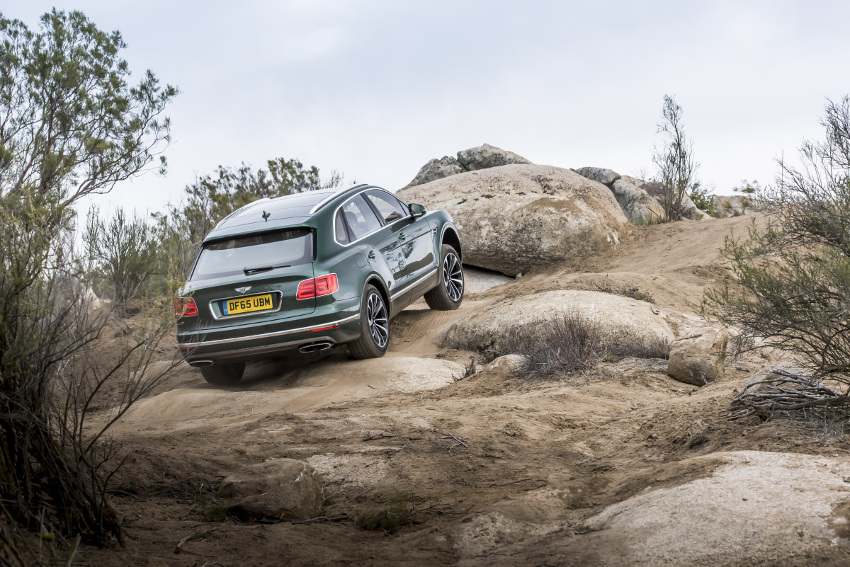 Джетур на бездорожье. Bentley Bentayga off-Road. Bentayga off Road.