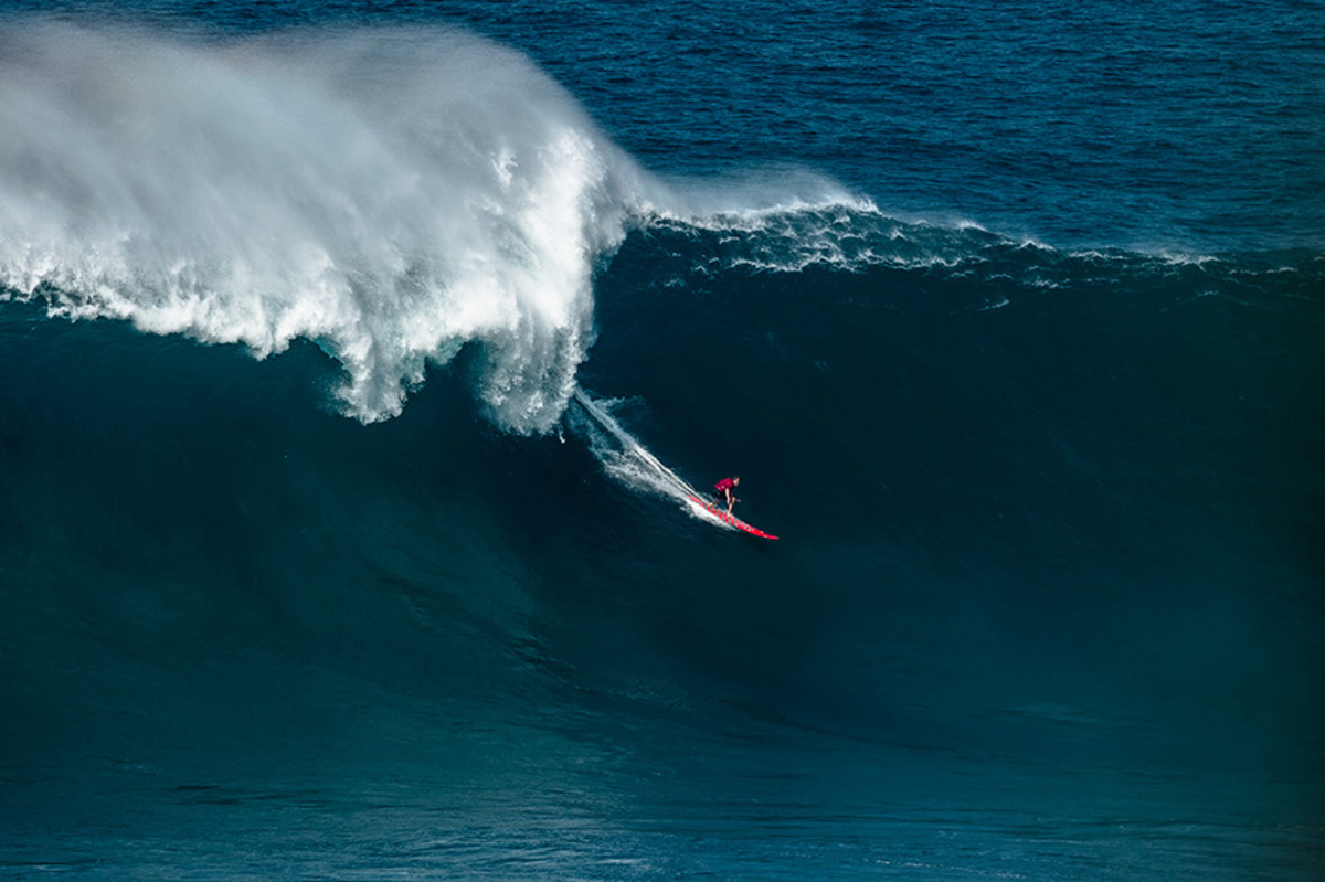 StomachTurning Video Of A Pro Surfer Tackling A Monster 60Foot Wave