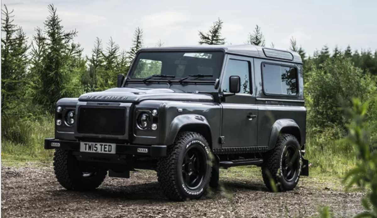 Inside The British Workshop Modifying Land Rovers Brilliantly - Airows