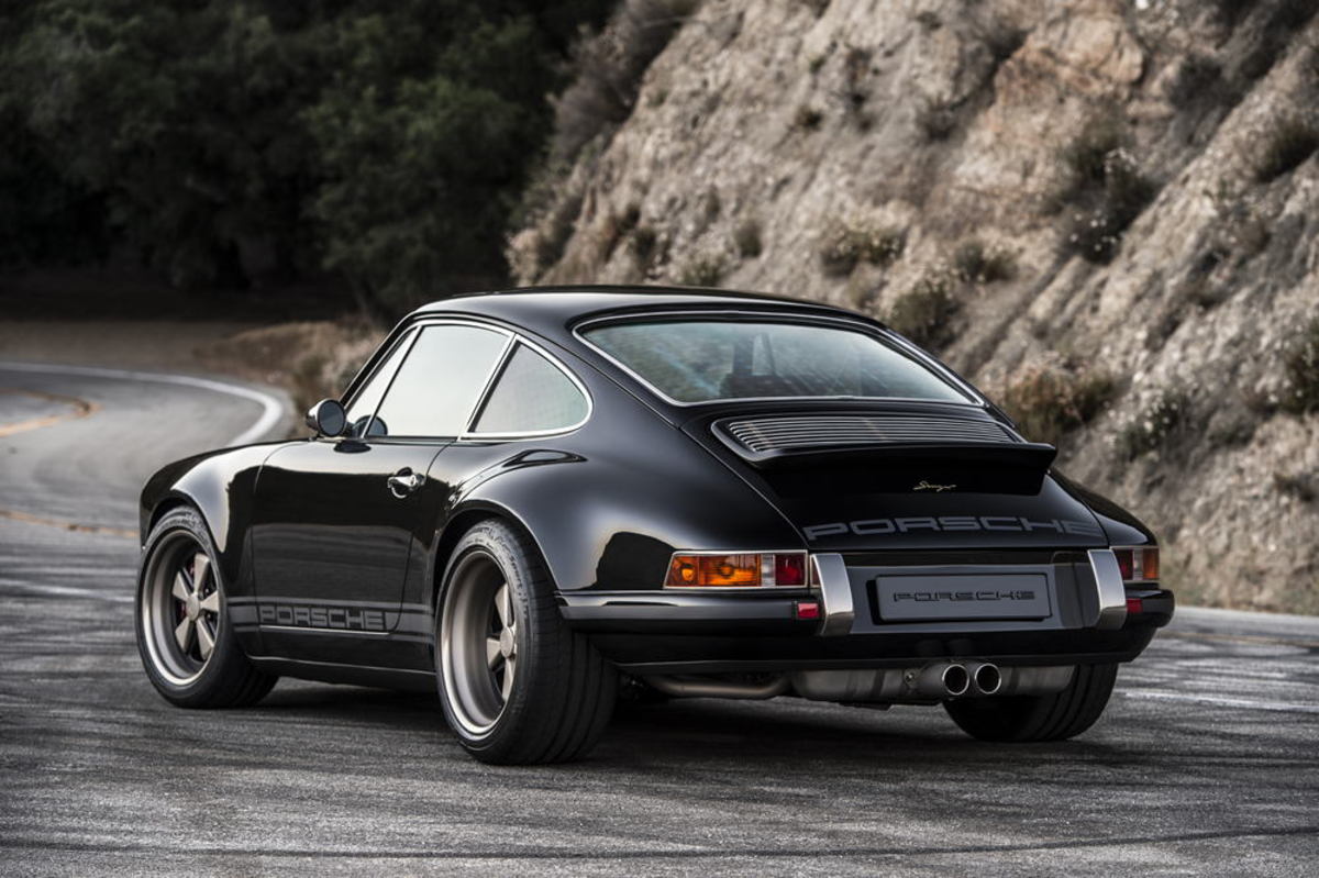 15 Beautiful Photos of a Blacked-Out Restomod Porsche 911 - Airows