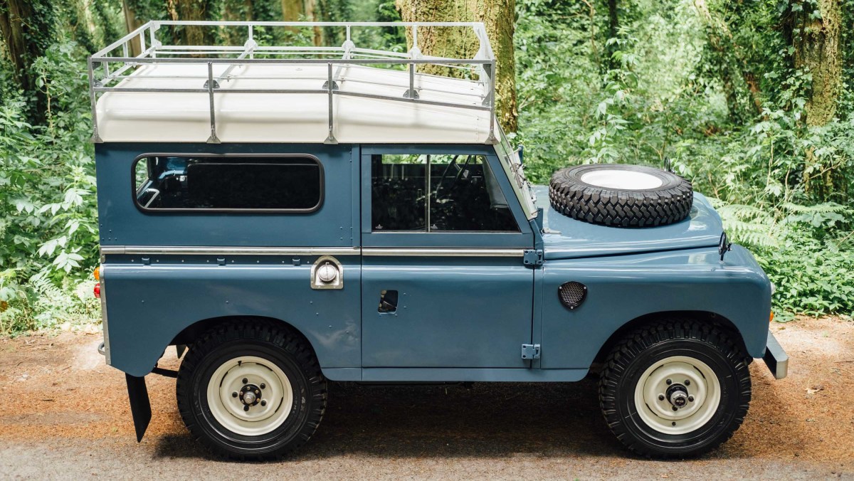 Feast Your Eyes On This Stunning 1982 Land Rover Series III Airows