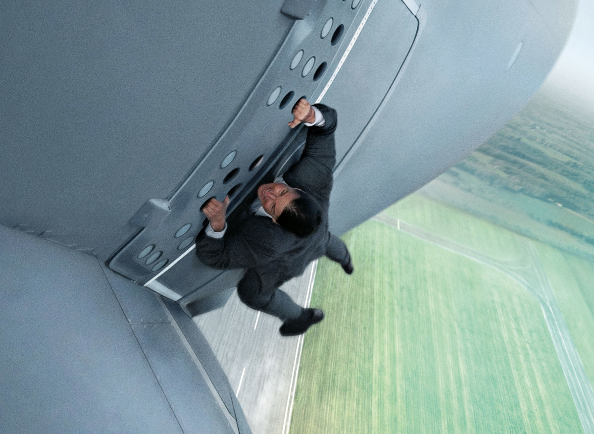 tom cruise holding on to plane