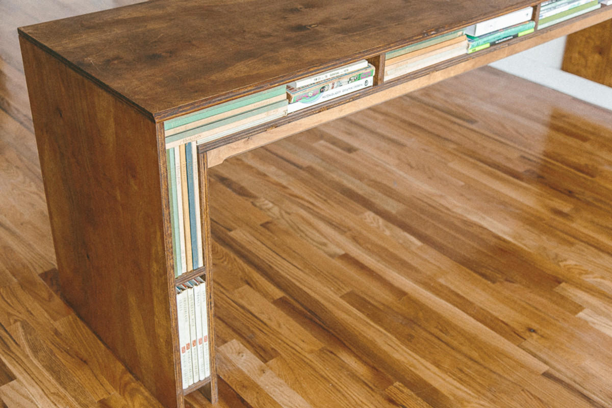 This Stunning Desk Will Instantly Upgrade Any Office Airows