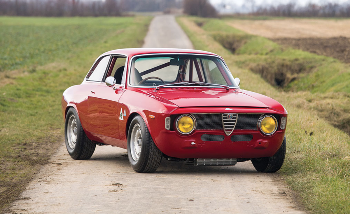 10 Flawless Photos of a 1965 Alfa Romeo Giulia Sprint GTA - Airows
