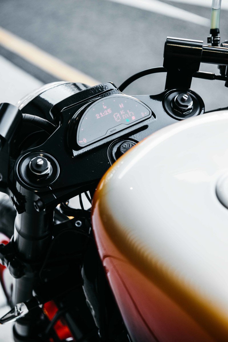Deus Customs