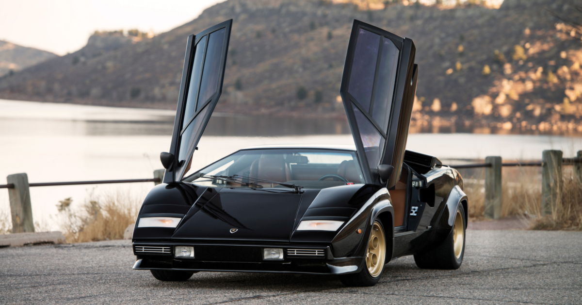 Lamborghini Countach с открытыми дверями