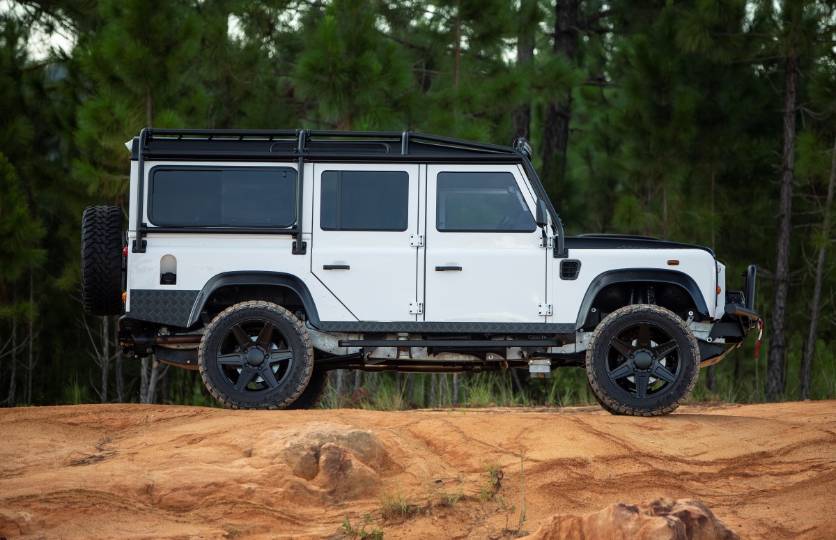 Car Porn Custom 1986 Land Rover Defender Airows