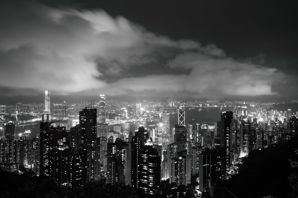 12 Stunning Photos of Hong Kong Through a Midnight Lens - Airows