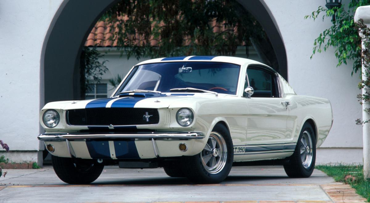 Watch a '65 Shelby GT350 Rip a Few Laps in Style - Airows