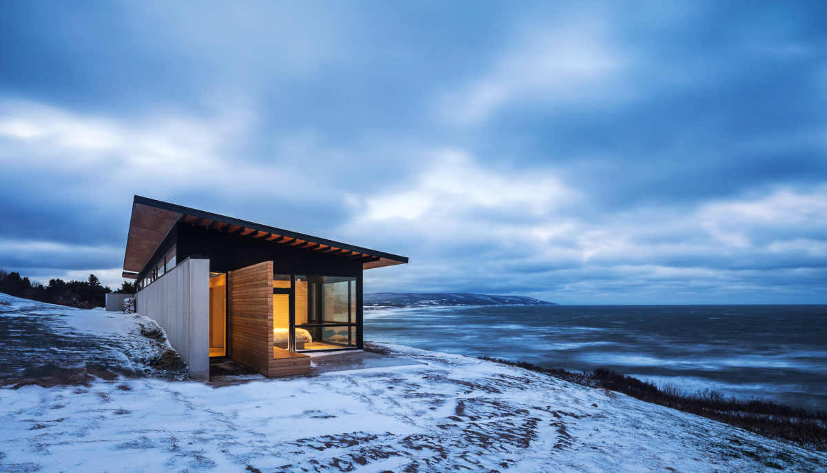 Take in the Views at This Ultimate Coastal Retreat - Airows